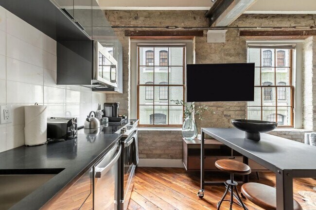 Foto del edificio - 315 Girod St