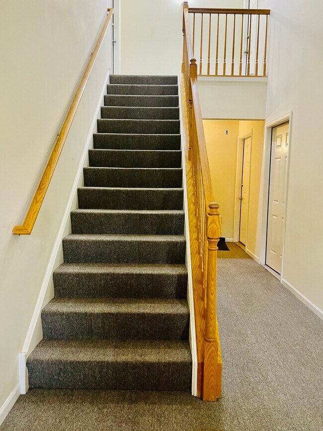 Building Photo - 1248 N Red Oak Cir