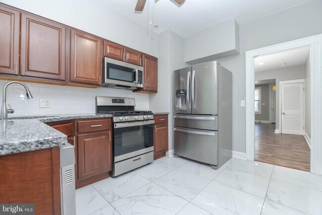 Foto del edificio - 2811 Mayfield Ave