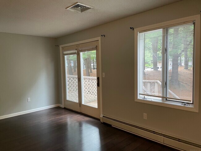 Foto del edificio - 110 Songbird Ln
