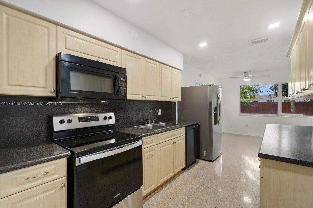 Primary Photo - 50 NE 45th Ct