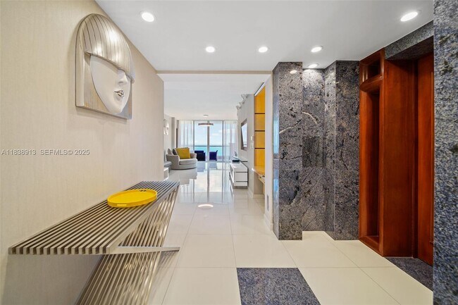 Foto del edificio - 17875 Collins Ave