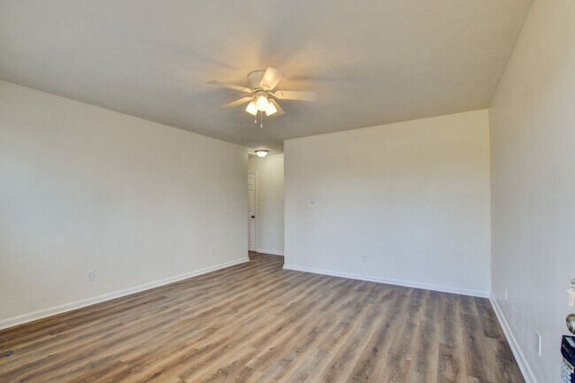 Foto del edificio - 936-938 Schumann Dr