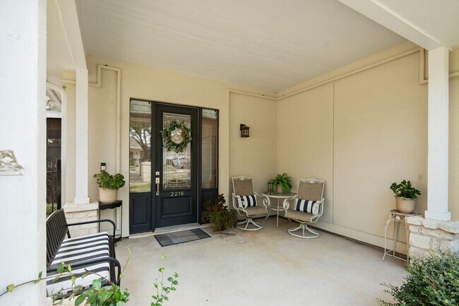Foto del edificio - 2216 Garden Ct