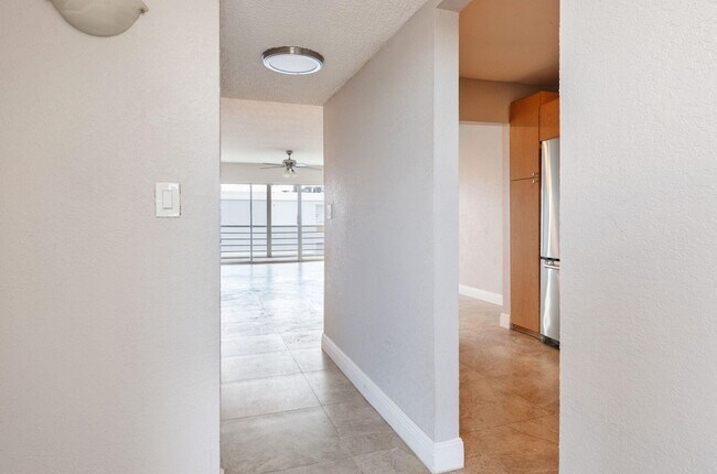Foto del edificio - 7980 N French Dr