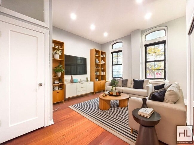 Building Photo - Washington Avenue #2M