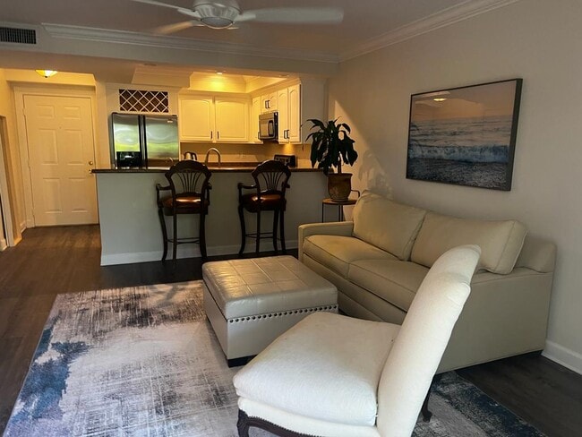 Building Photo - 150 NE 15th Ave