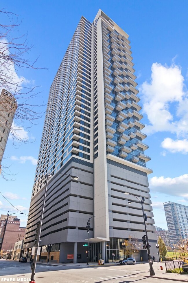 Building Photo - 235 W Van Buren St