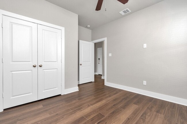 Building Photo - Sycamore