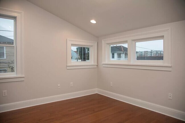 Building Photo - SUPER CUTE 2 Bedroom in Mid- City