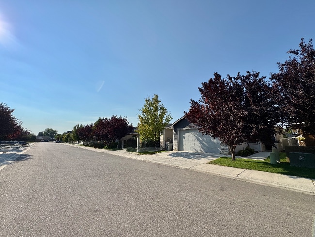 Building Photo - 2090 W Claira Rd