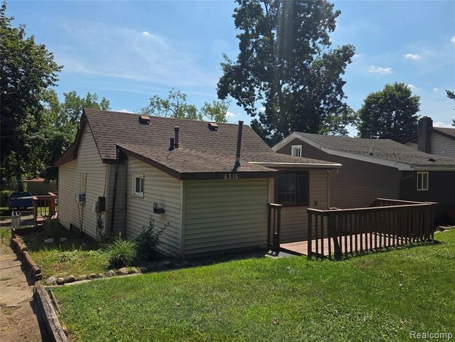 Foto del edificio - 6316 Oakdale Dr