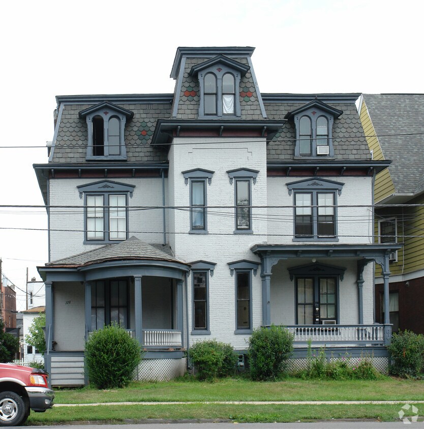 Foto del edificio - 718-720 W 3rd St