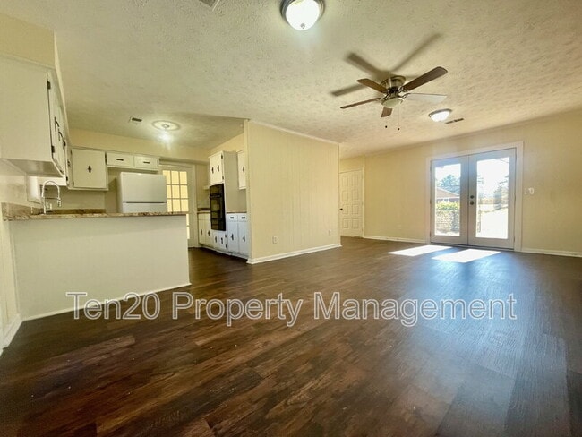 Building Photo - 925 Incline Dr