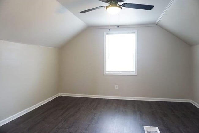 Building Photo - Renovated 3-Bedroom Bungalow – We Welcome ...
