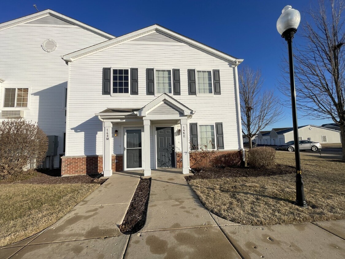 Foto principal - Spotless RANCH 2 Bed, 2 Bath Condo With 1 ...