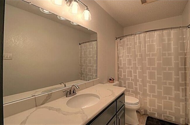 Foto del edificio - 8705 Township Ct