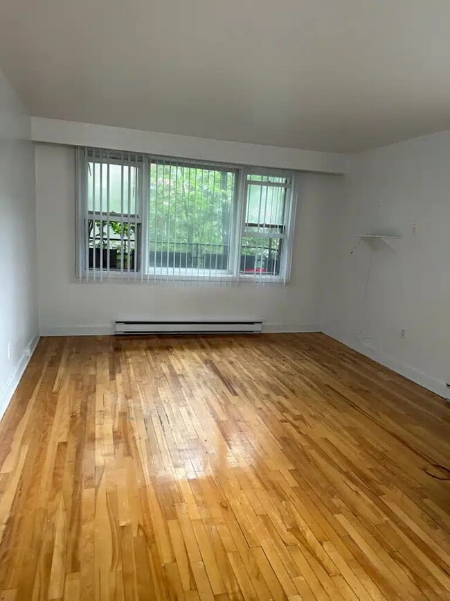 Photo du bâtiment - 4343 Av Jeanne-D'arc