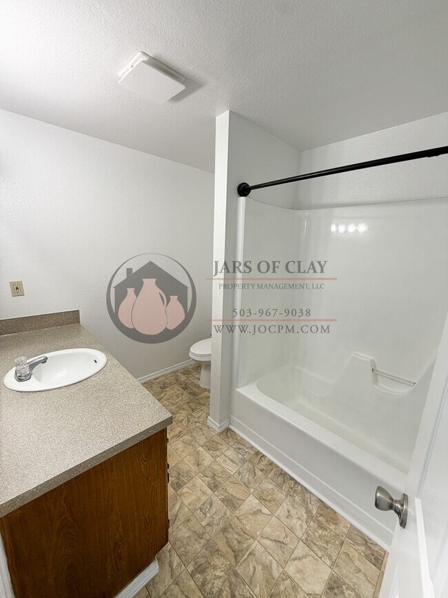 Foto del edificio - ½ OFF FIRST MONTH! | Cozy 2BR Upstairs Residence in Keizer