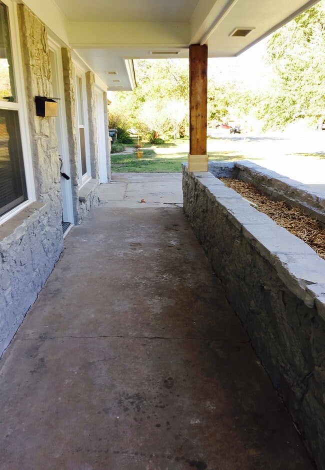 Foto del edificio - Updated 3BD 1BA Home Located in the Village!!!