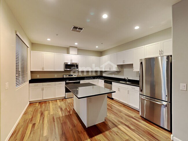Foto del edificio - 20777 W Maiden Ln