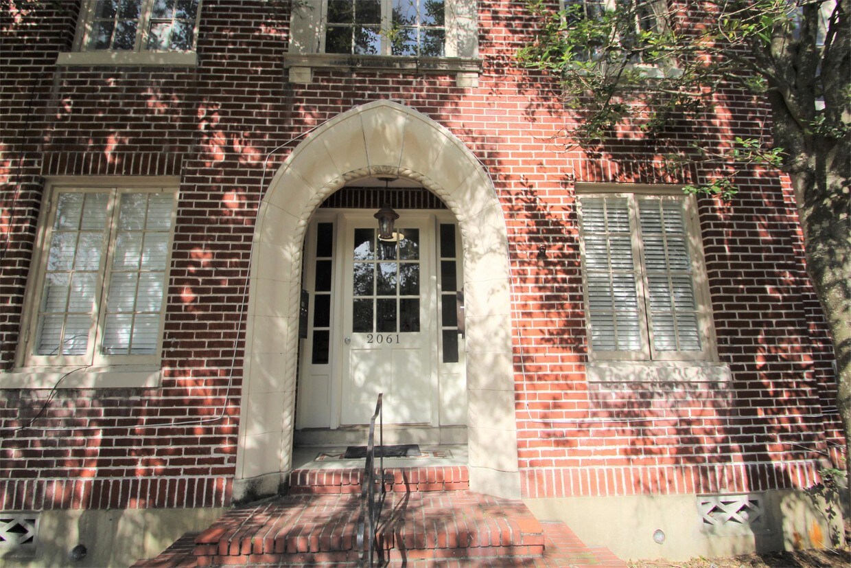 Primary Photo - 2061 Forbes St