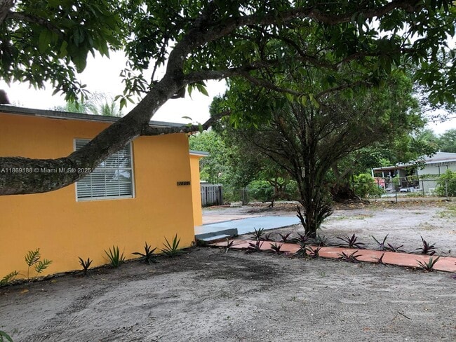 Foto del edificio - 1605 NW 127th St