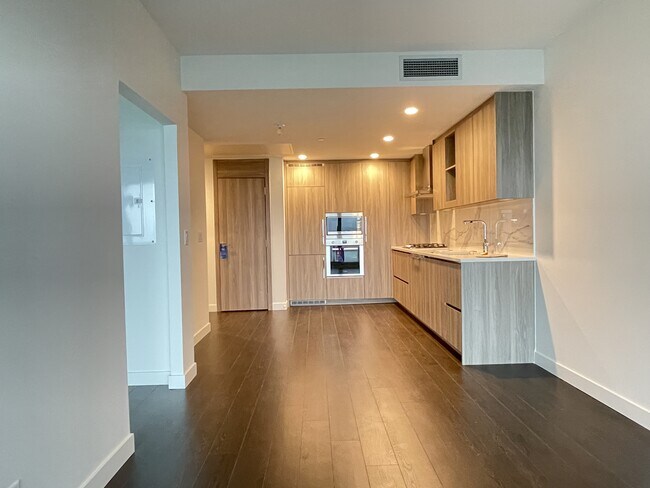 Photo du bâtiment - 4880 Lougheed Hwy.