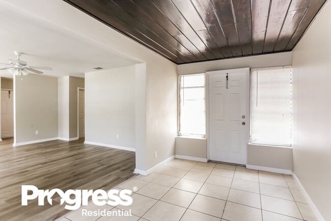 Building Photo - 811 SW 28th Terrace