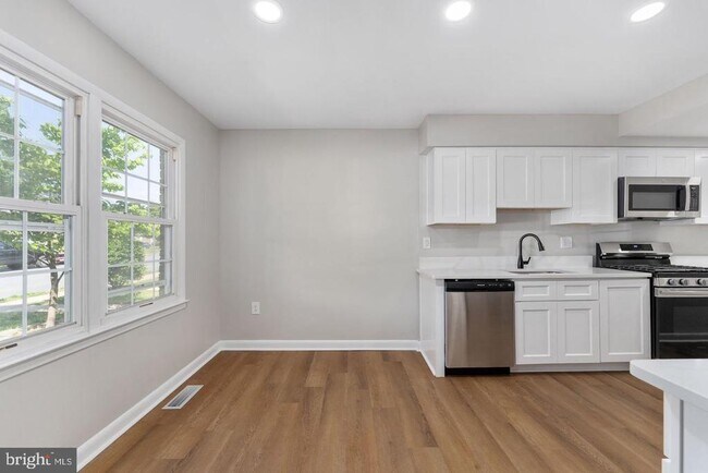 Foto del edificio - 14843 Emberdale Dr