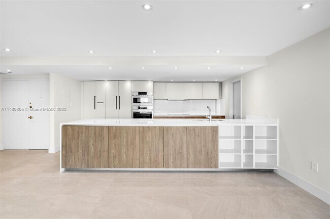 Foto del edificio - 155 Ocean Ln Dr