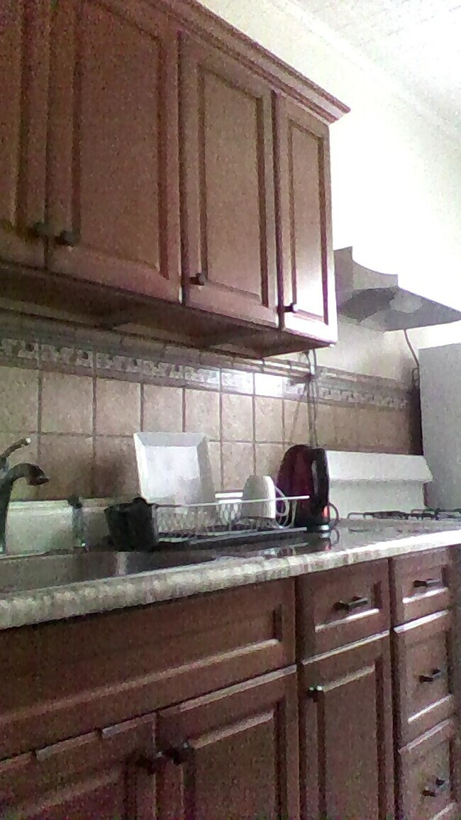 KITCHEN - 6130 Linden St