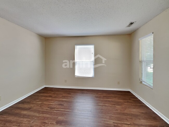 Foto del edificio - 2317 Bridlewood Dr