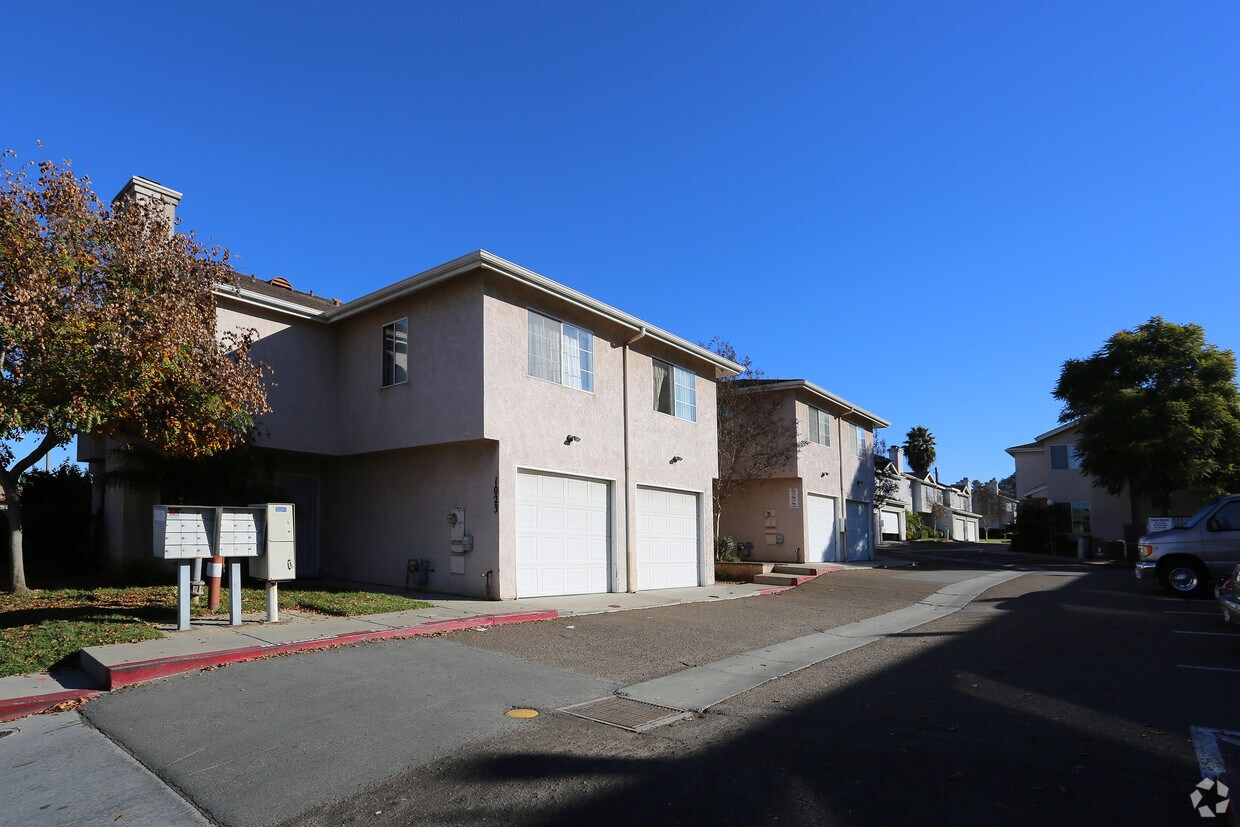 Foto del edificio - 1023-1039 S Mollison Ave