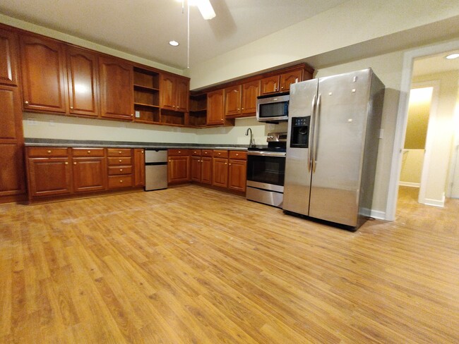 Foto del edificio - 701 Yorkshire Rd NE