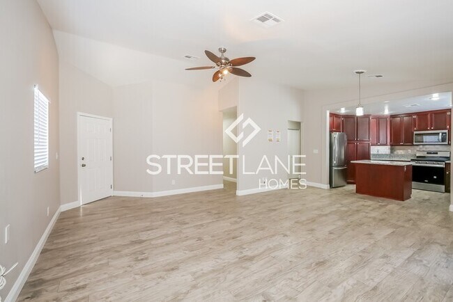Foto del edificio - REDUCED! - Now offering $250 off first ful...