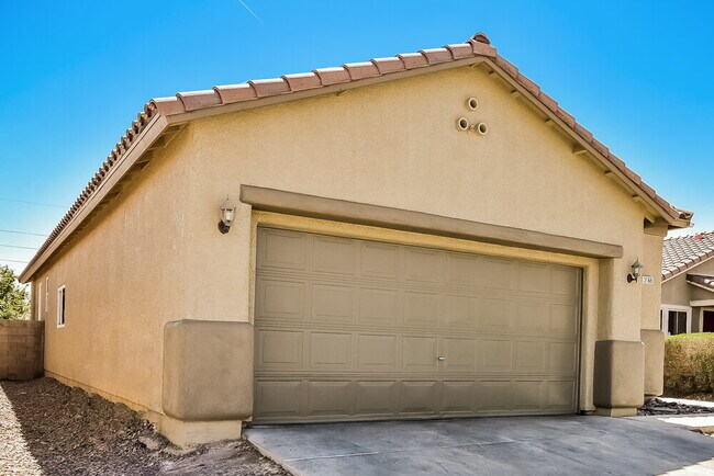 Foto del edificio - 3169 Calamus Pointe Ave