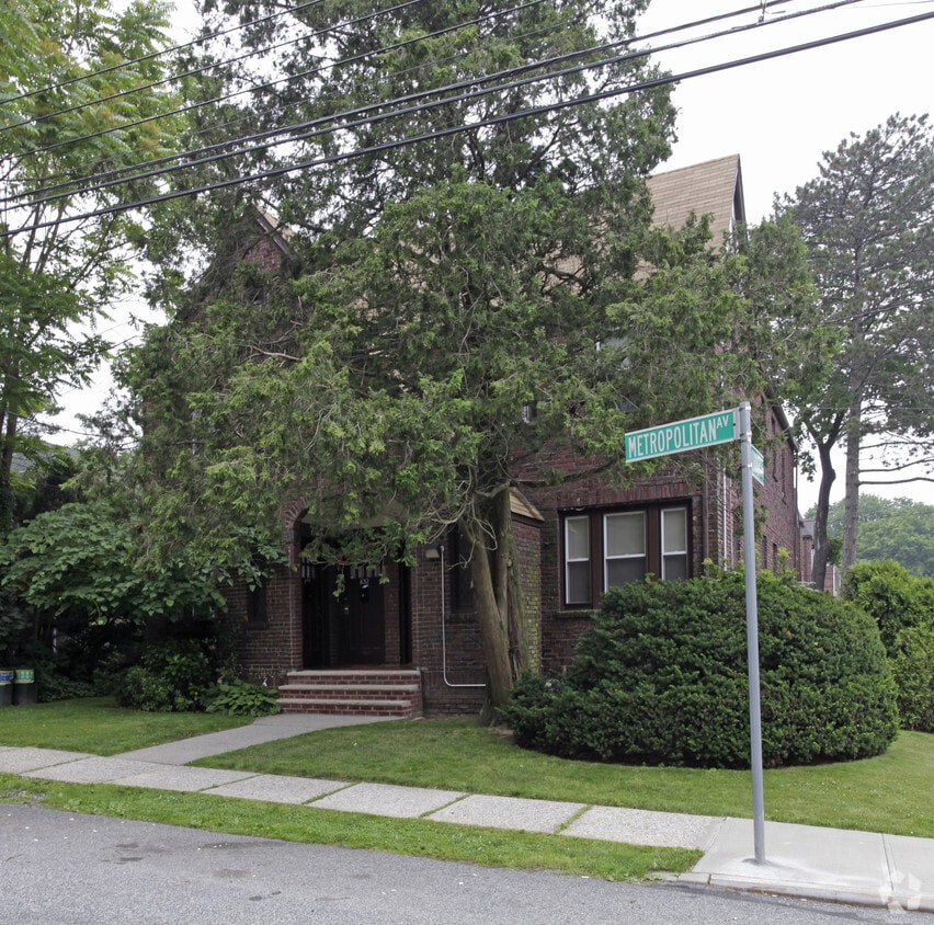 Building Photo - 630-632 Metropolitan Ave
