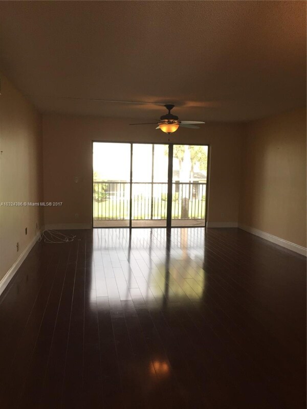 Foto del edificio - 16581 Blatt Blvd