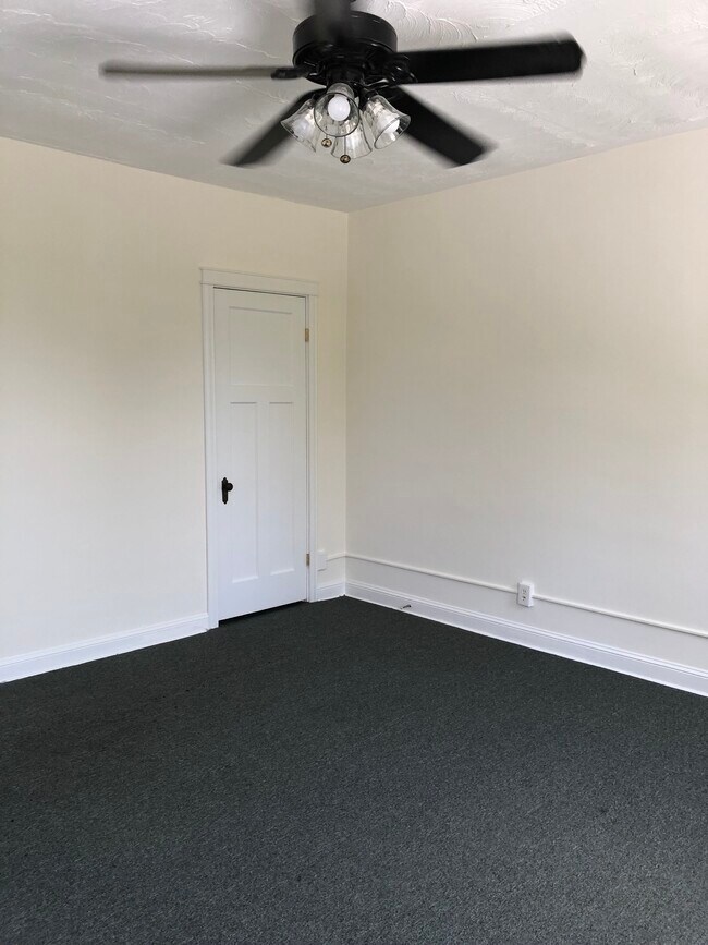 Foto del edificio - 4340 Parkside Dr