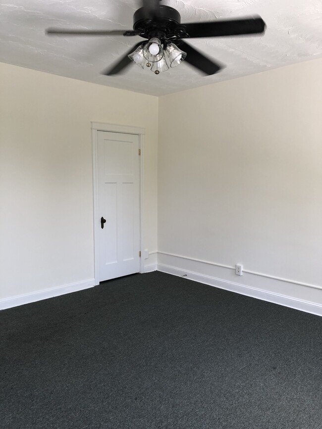 Building Photo - 4340 Parkside Dr