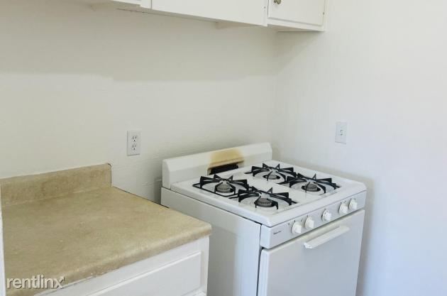 Building Photo - 1 br, 1 bath Townhome - 1469 N Swan Rd