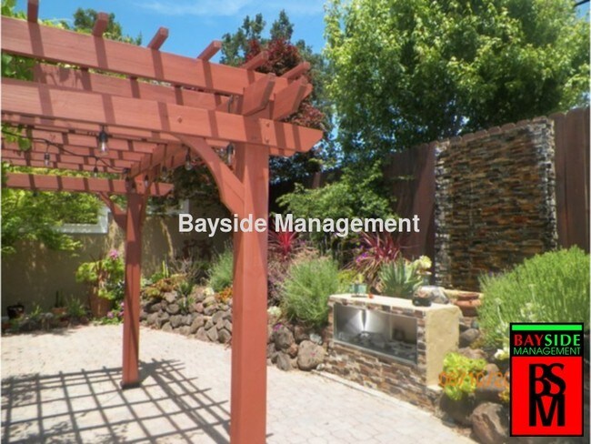 Foto del edificio - Gorgeous, Updated Home in Pleasant Valley