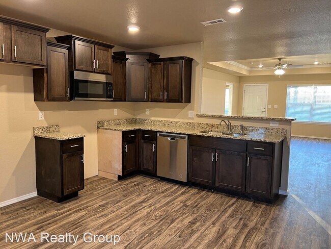 Building Photo - 4 br, 2 bath House - 817 Saddlebrook