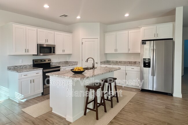 Foto del edificio - 13865 E Peak View Rd
