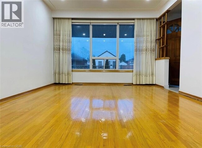 Building Photo - 14 Adair Ave S