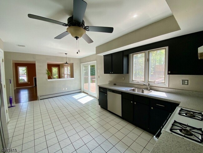 Building Photo - 629 Greenbank Dr