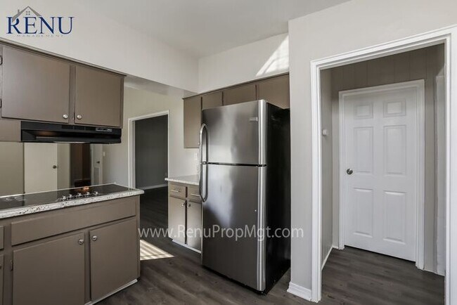 Foto del edificio - Now Available!