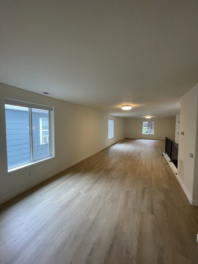 Building Photo - 1626 SE Sherrett St