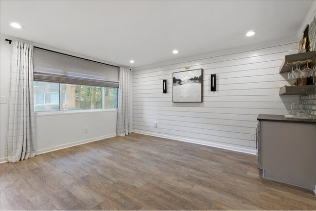 Building Photo - 100 Biscayne Dr NW